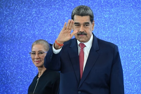 Vợ chồng Tổng thống Nicolas Maduro bị bắt khi đang ngủ tại căn cứ quân sự