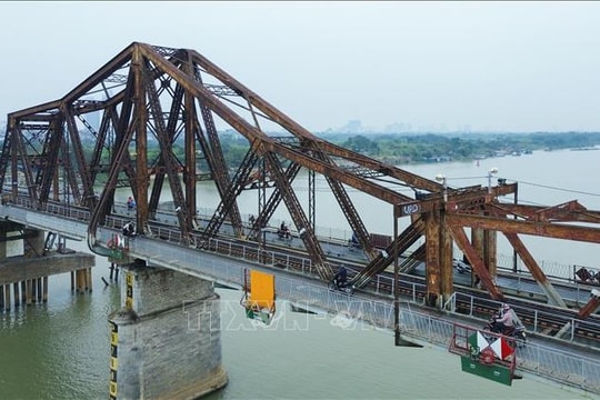 Cầu Long Biên chính thức cho xe đi lại sau 2 tháng sửa chữa