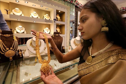 Các kim loại quý tiếp tục đà tăng mạnh của năm 2025