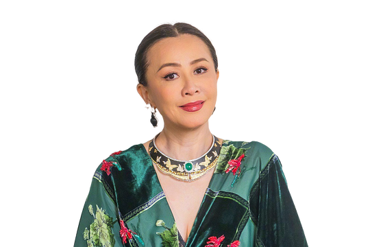 Váy áo giúp Lưu Gia Linh 'ăn gian' tuổi