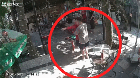 Thiếu nữ bị hành hung sau mâu thuẫn trong quán cà phê