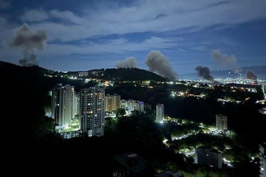 Loạt tiếng nổ lớn rung chuyển thủ đô Venezuela