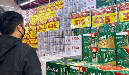 Bia Tết giảm giá sớm, ế khách dù bốc thăm tặng tiền, vé xem Word Cup 2026