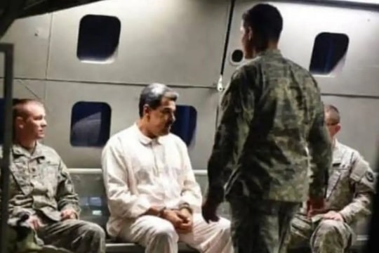 Ông Trump nói Mỹ sẽ 'điều hành' Venezuela và bán dầu, ông Maduro được đưa đến New York