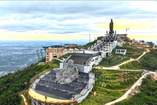 Cảnh báo an toàn đối với du khách leo núi tại Khu du lịch quốc gia Núi Bà Đen