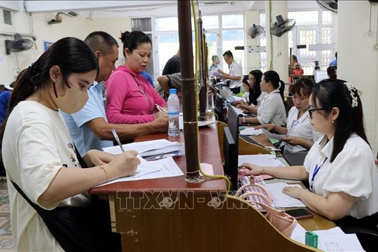 Tinh gọn bộ máy: Việc dân chạy hơn!