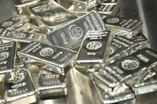Mua bạc miếng tích lũy 10 năm bán lại có dễ như vàng?