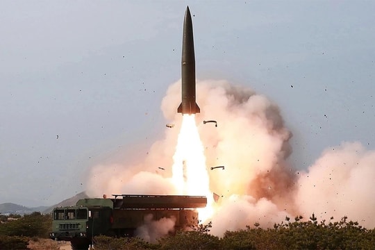 Triều Tiên lần đầu phóng tên lửa đạn đạo trong năm nay