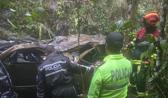 Xe ô tô lao xuống vực sâu, 3 người tử vong tại chỗ