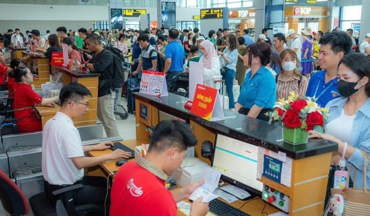 Cận cảnh Nội Bài trong ngày cao điểm nhất dịp Tết Dương lịch 2026