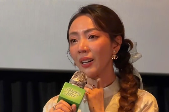 Thu Trang rơi nước mắt