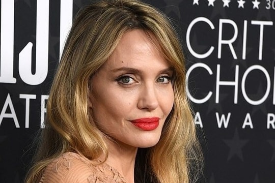 Angelina Jolie muốn rời Mỹ để sống ở Campuchia và châu Âu