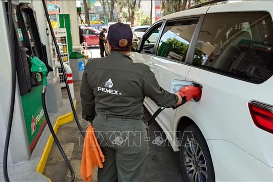 Giá dầu sụt giảm sau các diễn biến tại Venezuela