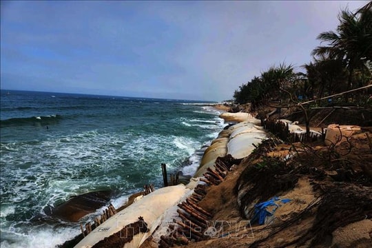 Đề phòng sạt lở bở biển khu vực Gia Lai đến Cà Mau từ ngày 5-14/1