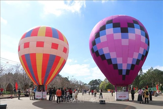 Du lịch tạo đà tăng trưởng đầu năm 2026