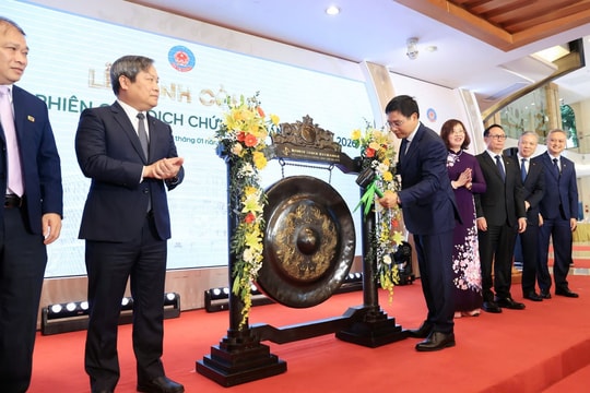 Đánh cồng khai trương phiên giao dịch chứng khoán đầu năm