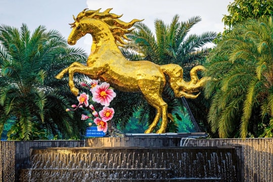 Lộ diện linh vật ngựa vàng gây ấn tượng tại sân bay Đà Nẵng