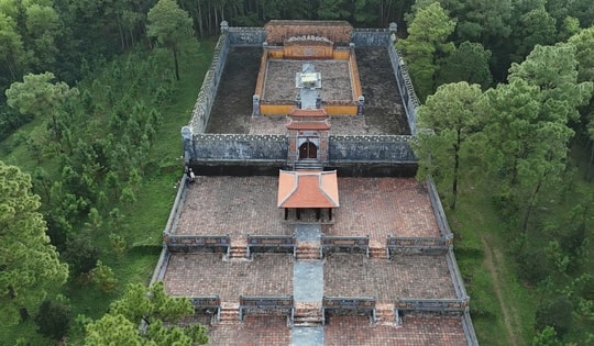Trung tâm Bảo tồn di tích Cố đô Huế nói gì về 'công trình lạ' ở lăng mộ Hoàng hậu Từ Dũ?