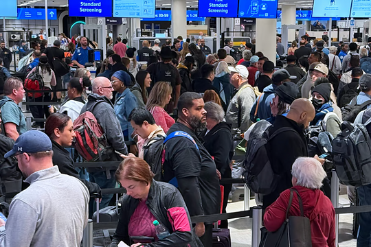 Khách châu Á lo ngại Mỹ 'soi' mạng xã hội khi nhập cảnh