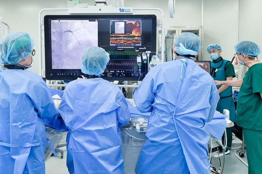 Tái hẹp mạch vành sau 11 năm đặt stent