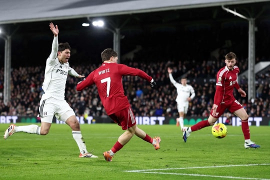 Liverpool rơi điểm phút 97