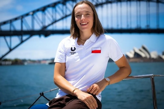 Swiatek mỉa mai Sabalenka và Kyrgios