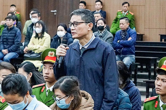 Cựu Cục trưởng An toàn thực phẩm khai 'thấy sai lầm' khi nhận hối lộ gần 44 tỷ đồng