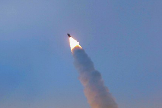 Triều Tiên thử tên lửa siêu vượt âm, phô diễn năng lực răn đe