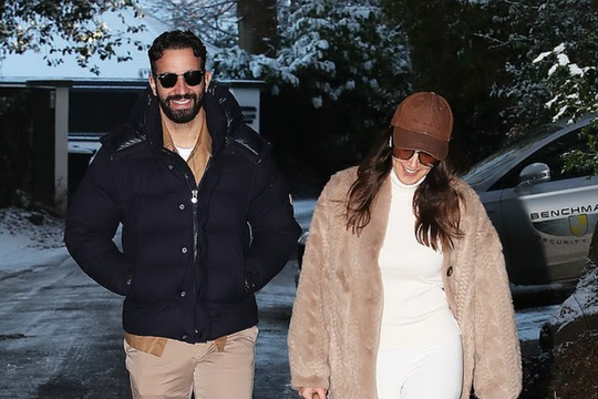 Bị sa thải vẫn kiếm 400 tỷ đồng, HLV Amorim hớn hở sánh bước bên vợ xinh đẹp