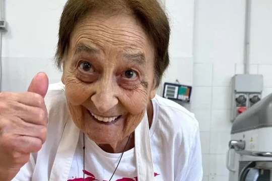 Hơn 90 triệu người xem bà cụ người Italy nấu ăn