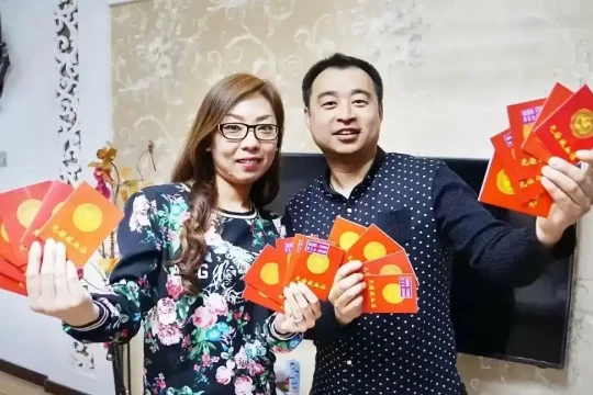 Cặp vợ chồng 20 năm làm 'ngân hàng máu' sống