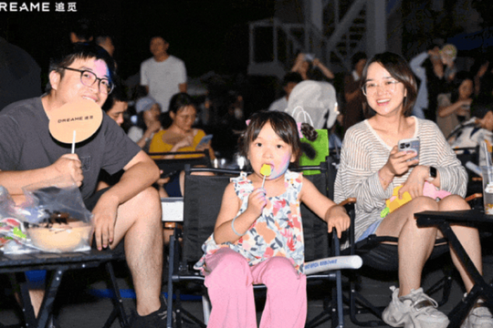 Mua bảo hiểm cho cha mẹ nhân viên làm quà Tết