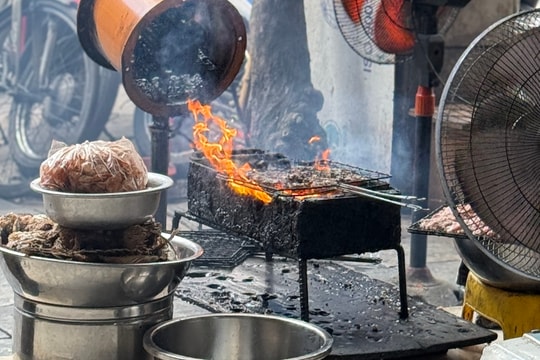 'Sống mòn' cạnh quán bún chả