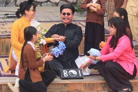 Nghe xẩm, chèo ở Văn Miếu đầu năm