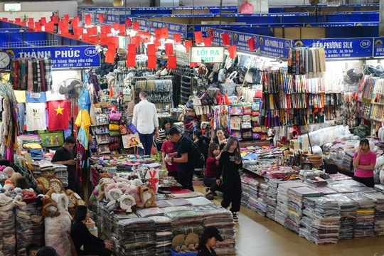 Chủ hộ kinh doanh có thể giao bố mẹ, vợ chồng làm kế toán