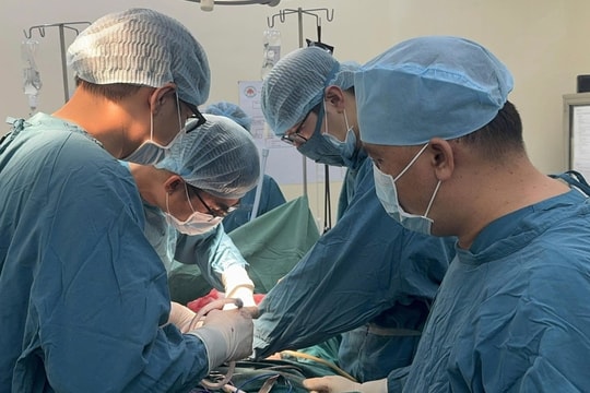 Tiểu máu kéo dài, người đàn ông phát hiện ung thư bàng quang