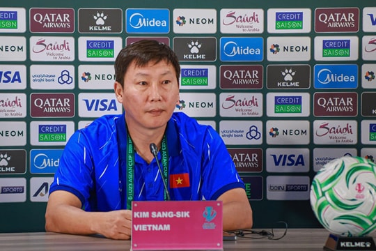 HLV Kim Sang-sik họp báo sau trận thắng Jordan