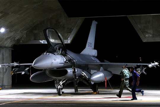 Phi công F-16 Đài Loan bỏ máy bay, nhảy dù xuống biển