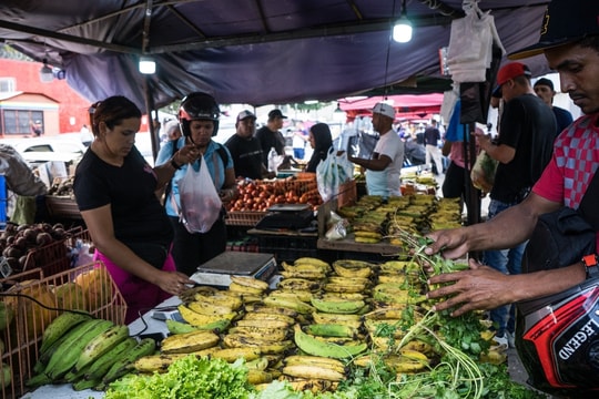 Người Venezuela cố gắng trở lại cuộc sống bình thường trong căng thẳng