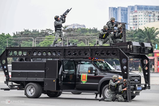 Dàn khí tài hiện đại và nghìn cảnh sát diễn tập bảo vệ Đại hội Đảng