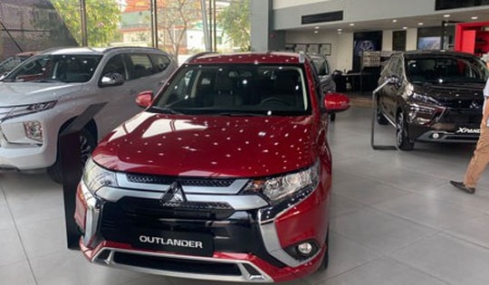 Chính thức giảm 6 triệu đồng lệ phí khi đăng ký xe ô tô ở Hà Nội và TPHCM