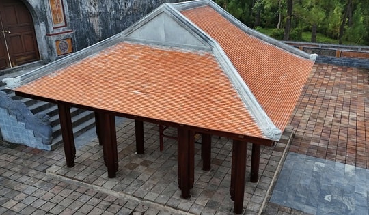 Đề xuất tháo dỡ 'công trình lạ' ở di tích lăng vua Thiệu Trị