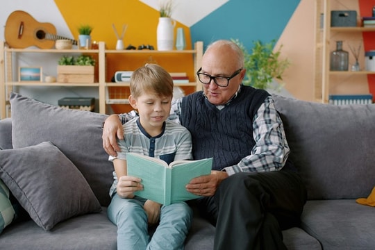 Vì sao một năm của người già trôi nhanh hơn người trẻ?