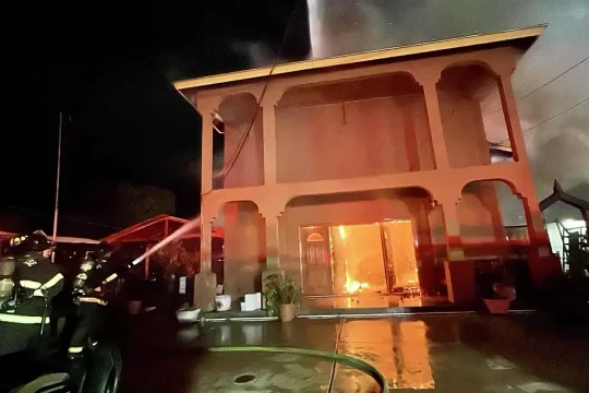 Chùa Duyên Giác ở California bốc cháy