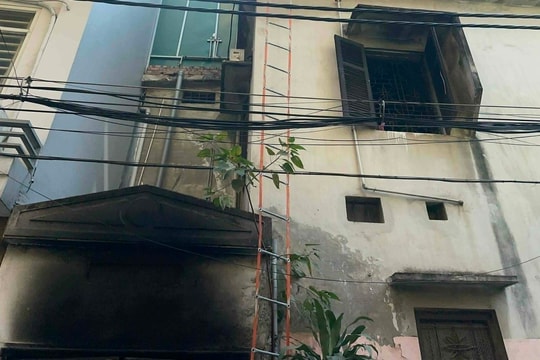 Cháy nhà trọ ở Hà Nội, 15 người nhập viện, 2 ca phải thở máy