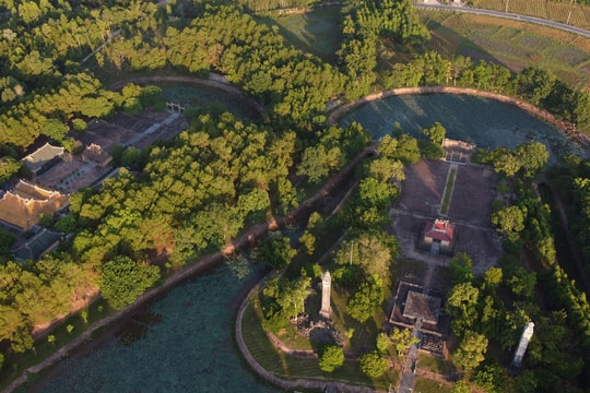 Đề xuất tháo dỡ nhà rường ở lăng mộ Hoàng thái hậu Từ Dụ