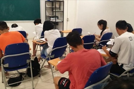 'Cơn khát' học thêm vì giáo viên vừa ra đề, vừa chấm điểm