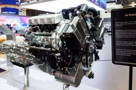 Hãng Trung Quốc khoe động cơ xăng V8 ở triển lãm công nghệ