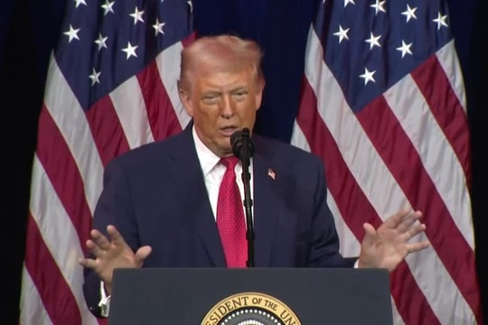 Ông Trump: Vợ ghét điệu nhảy YMCA của tôi