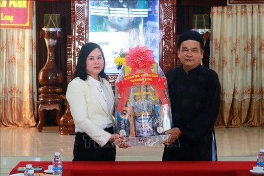 Thăm, chúc mừng nhân Đại lễ Phật giáo Hòa Hảo tại Vĩnh Long